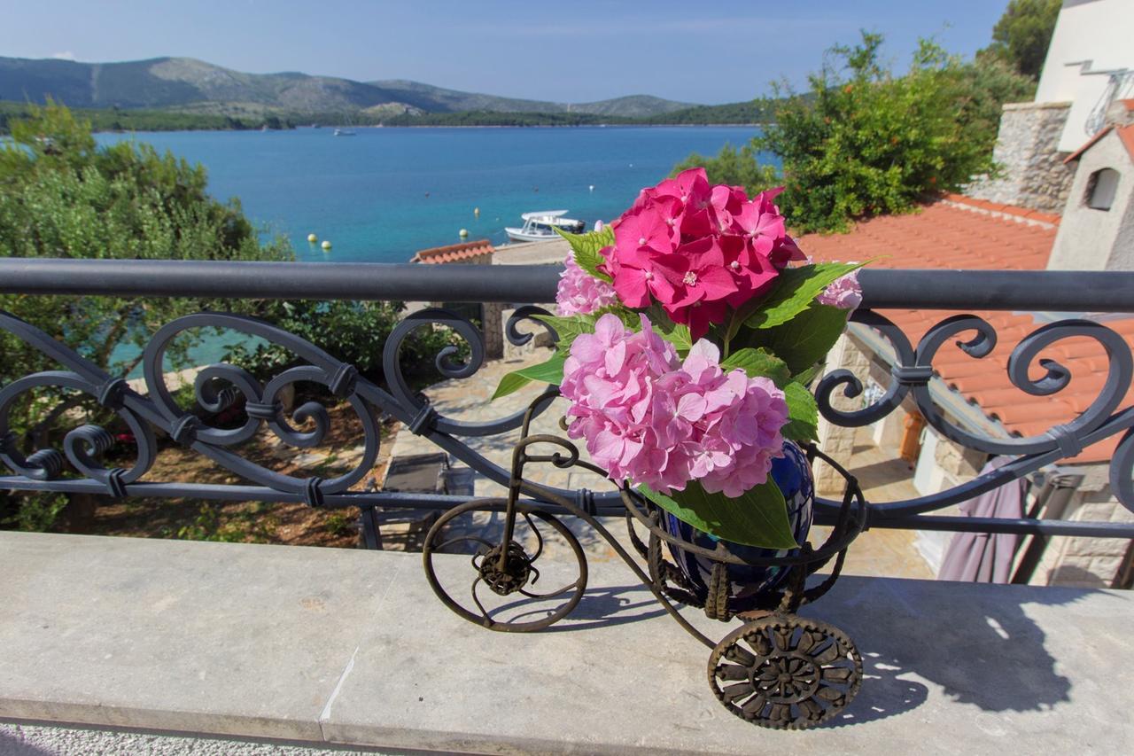 Sea Breeze - Front Sea Apartment Žaborić Eksteriør billede