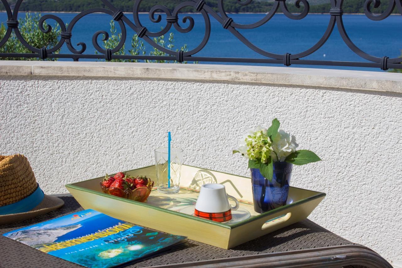 Sea Breeze - Front Sea Apartment Žaborić Eksteriør billede