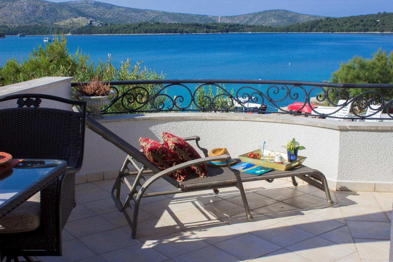 Sea Breeze - Front Sea Apartment Žaborić Eksteriør billede