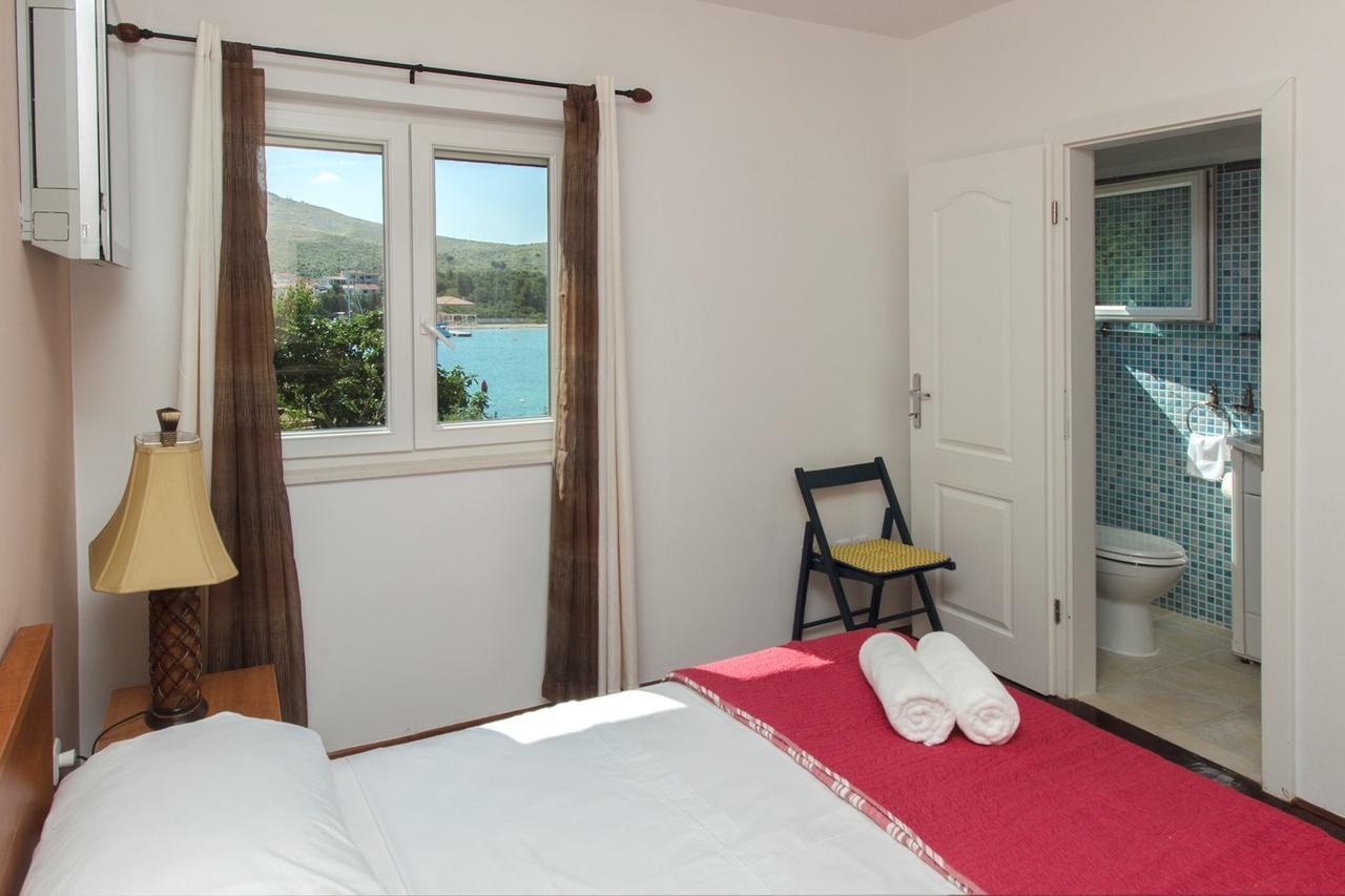 Sea Breeze - Front Sea Apartment Žaborić Eksteriør billede