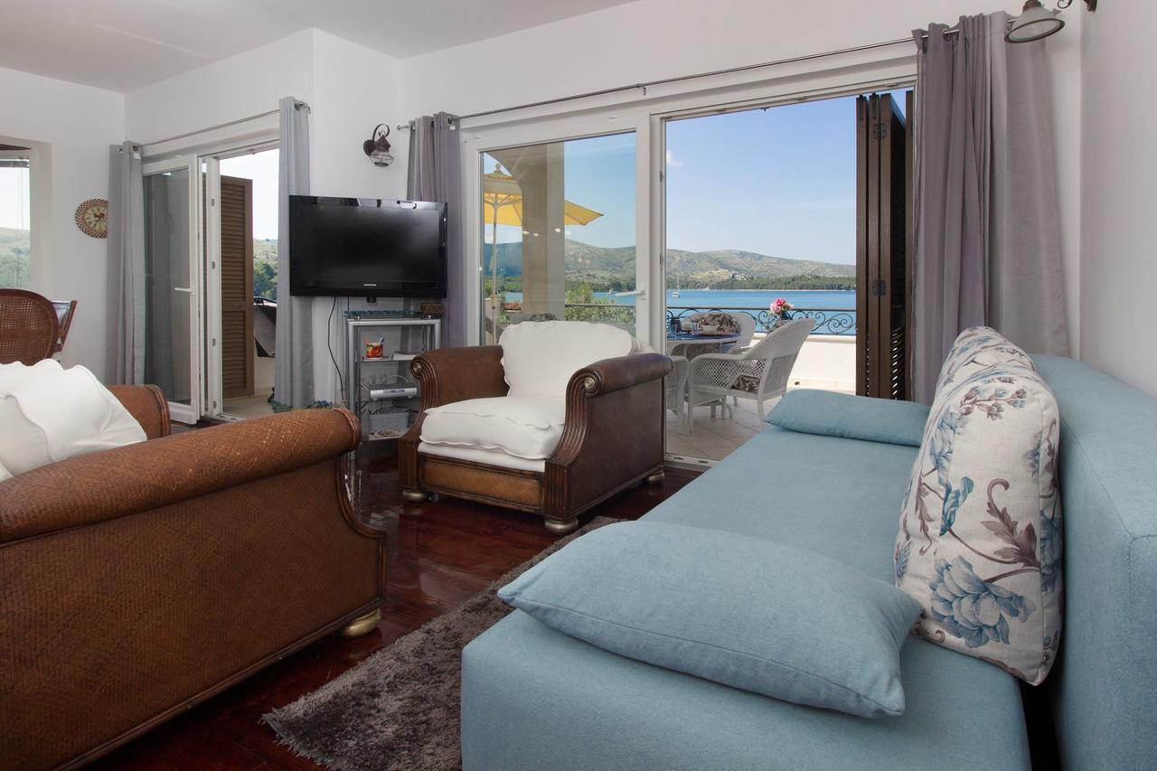 Sea Breeze - Front Sea Apartment Žaborić Eksteriør billede