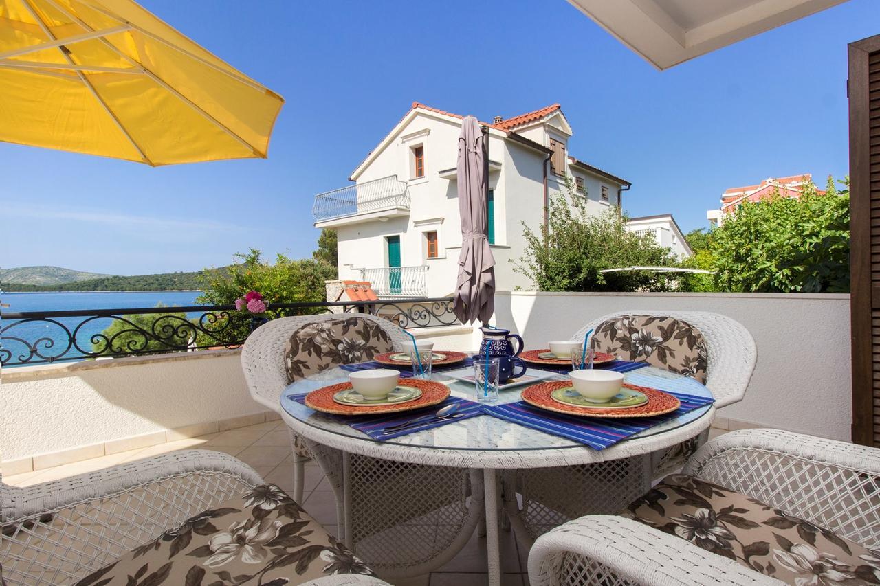 Sea Breeze - Front Sea Apartment Žaborić Eksteriør billede